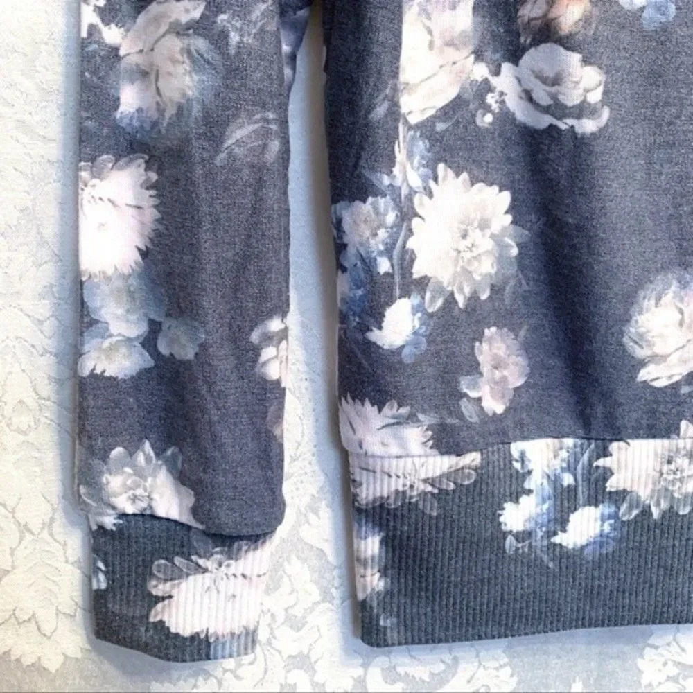 Chaser Women’s NWT Gray Floral Cozy Knit Lounge Half-Zip Sweatshirt Size XS New - Picture 3 of 7